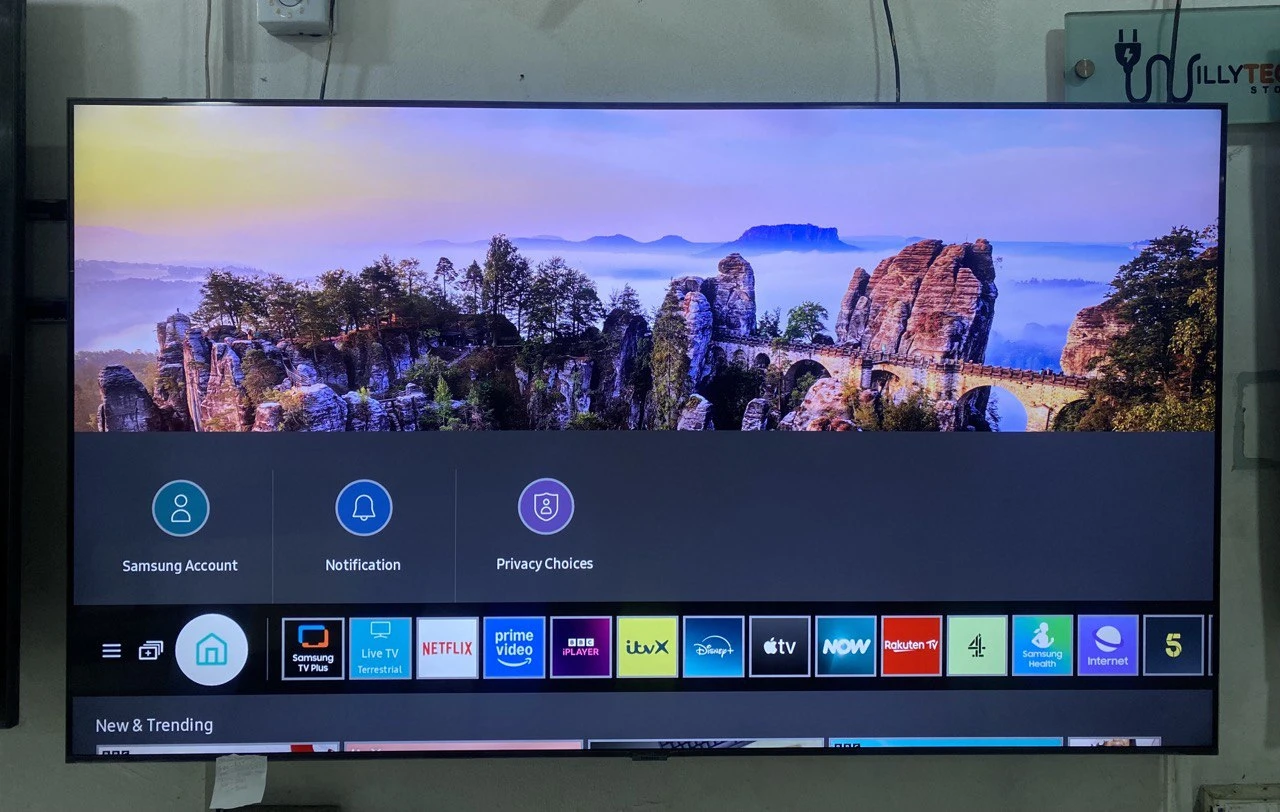 LG 77'' Smart OLED 4K HDR TV