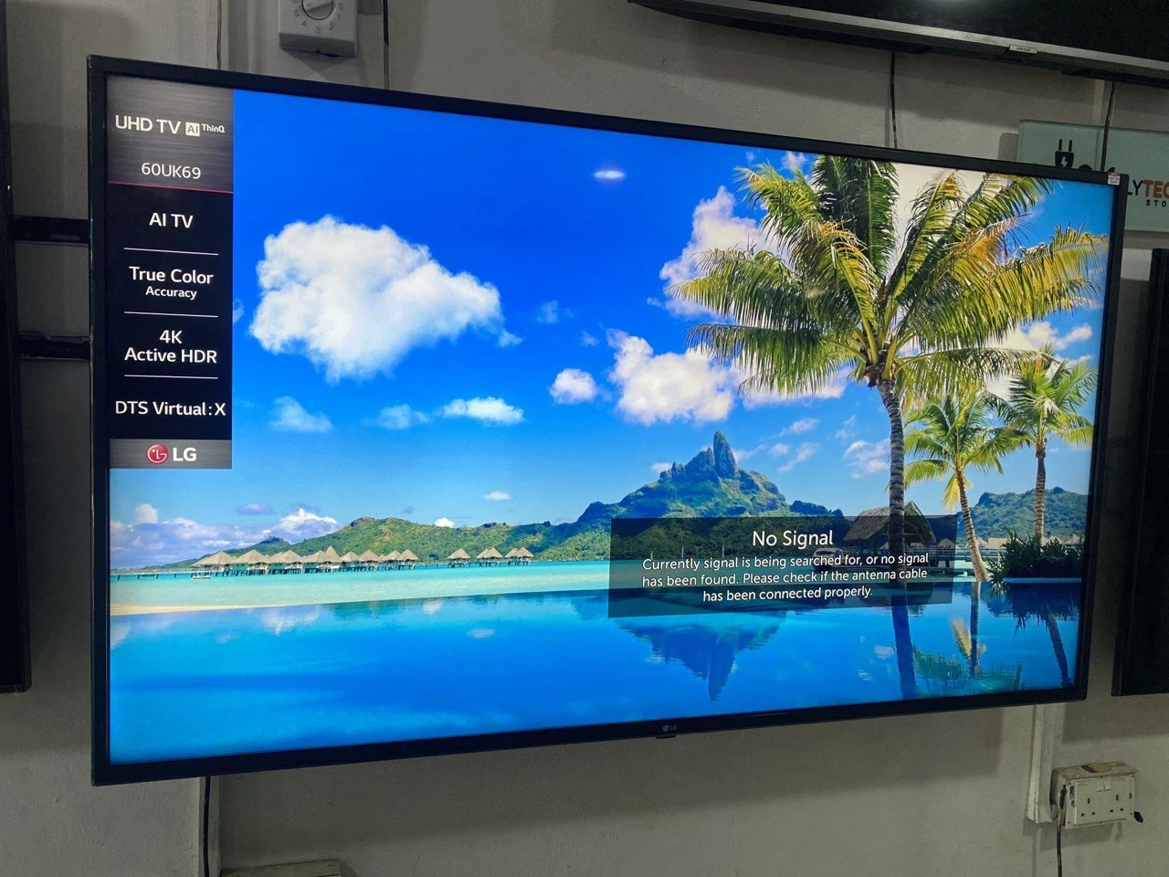 LG 60'' Smart UHD 4K HDR TV