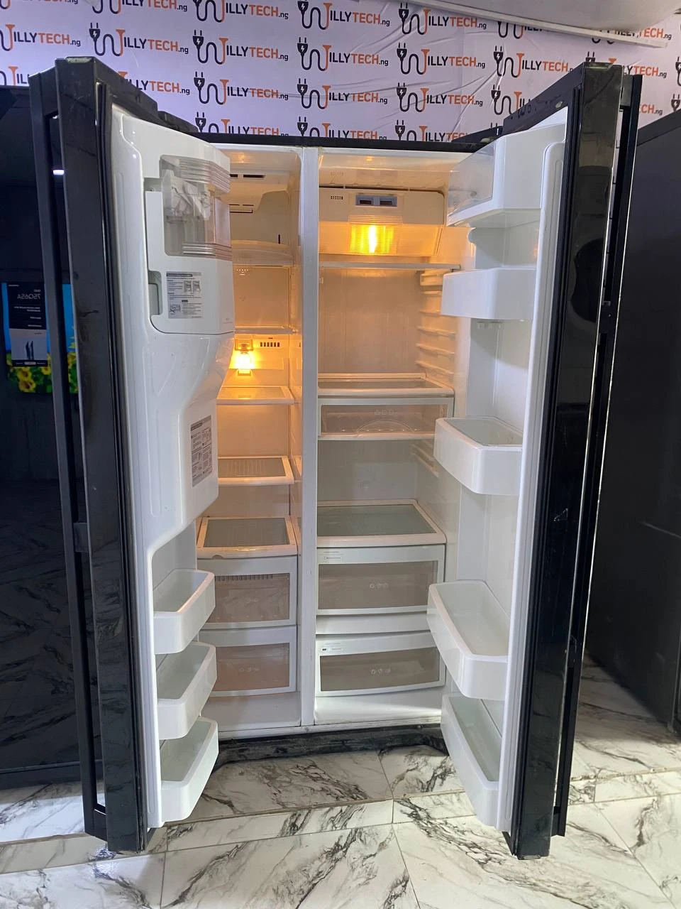 LG 850L Side by Side Water Dispenser, Cubed Ice & Cubed Crushed Fridge & Freezer