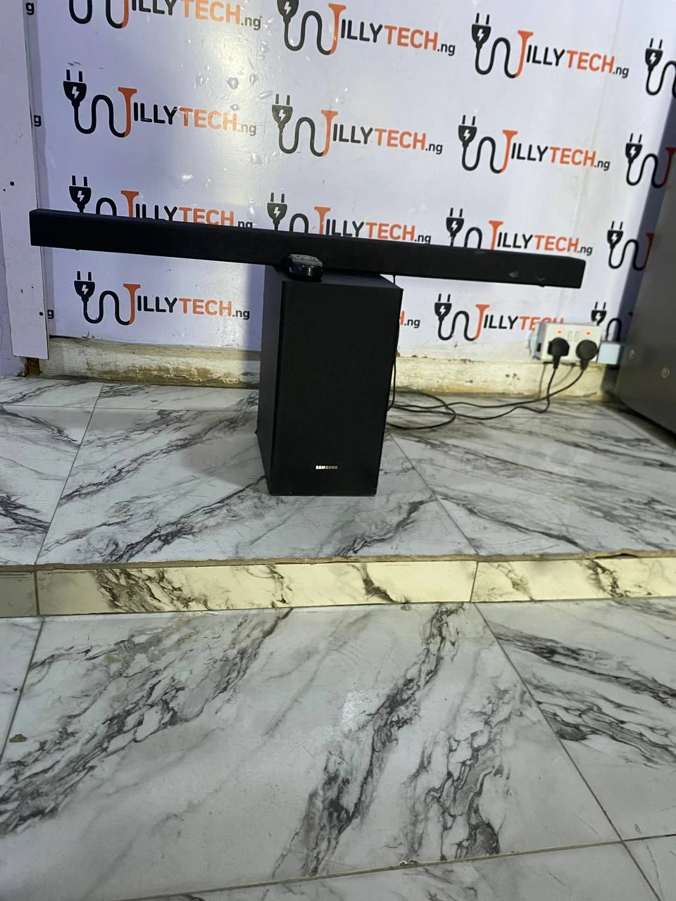 Samsung Wireless 2.1ch Input 300W/1500W Output Flat Active Subwoofer & Soundbar